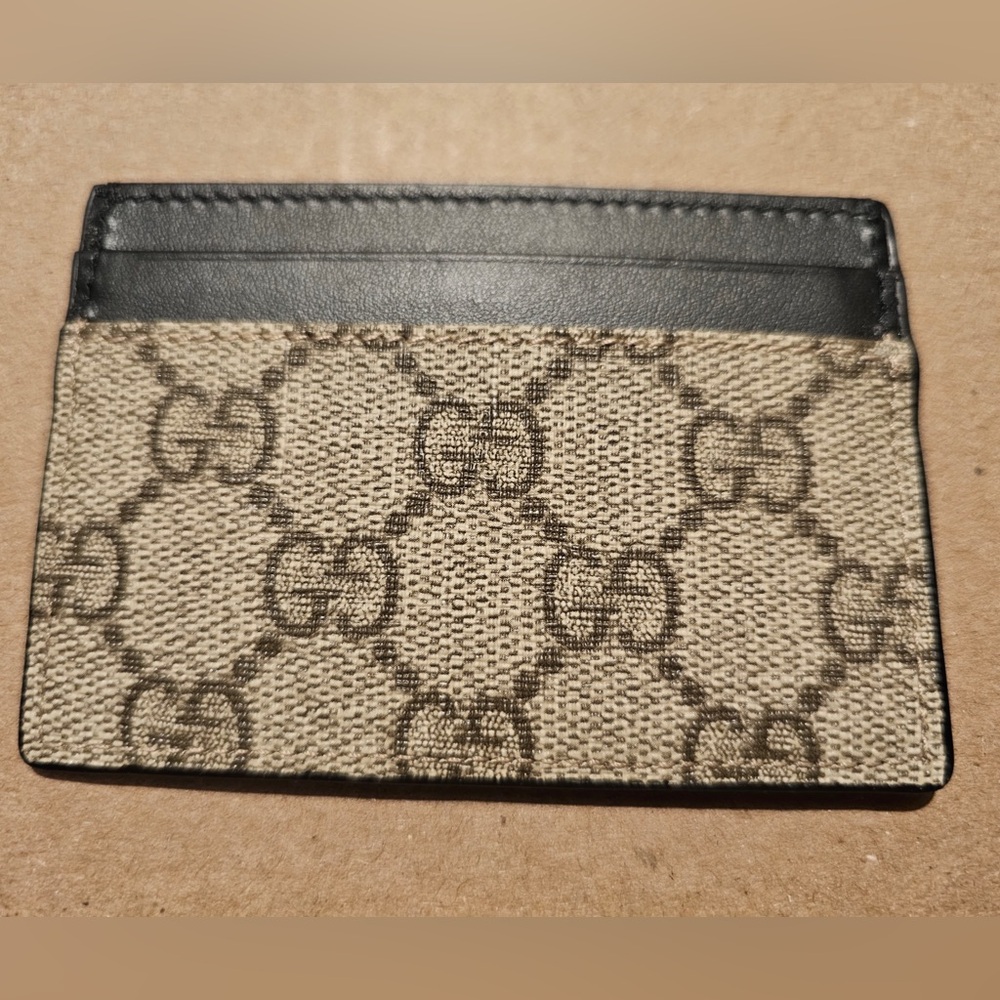 SOLD!! Do not buy!!!GG Supreme Card Case / Gucci Card Holder / Gucci Card Wallet